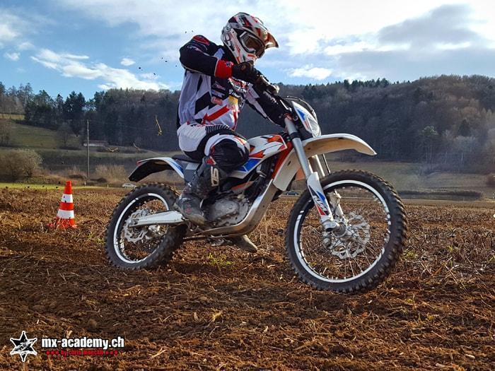 Riding E-Motocross